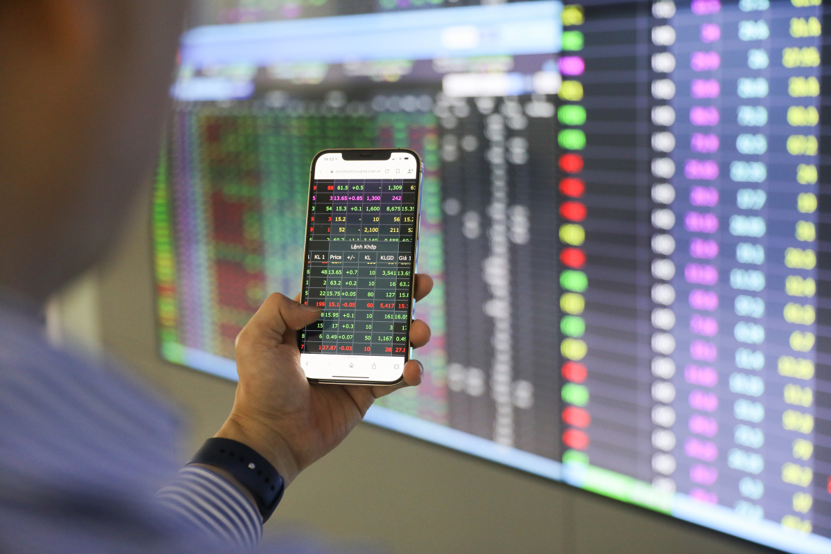 VN Index len cao nhat mot thang