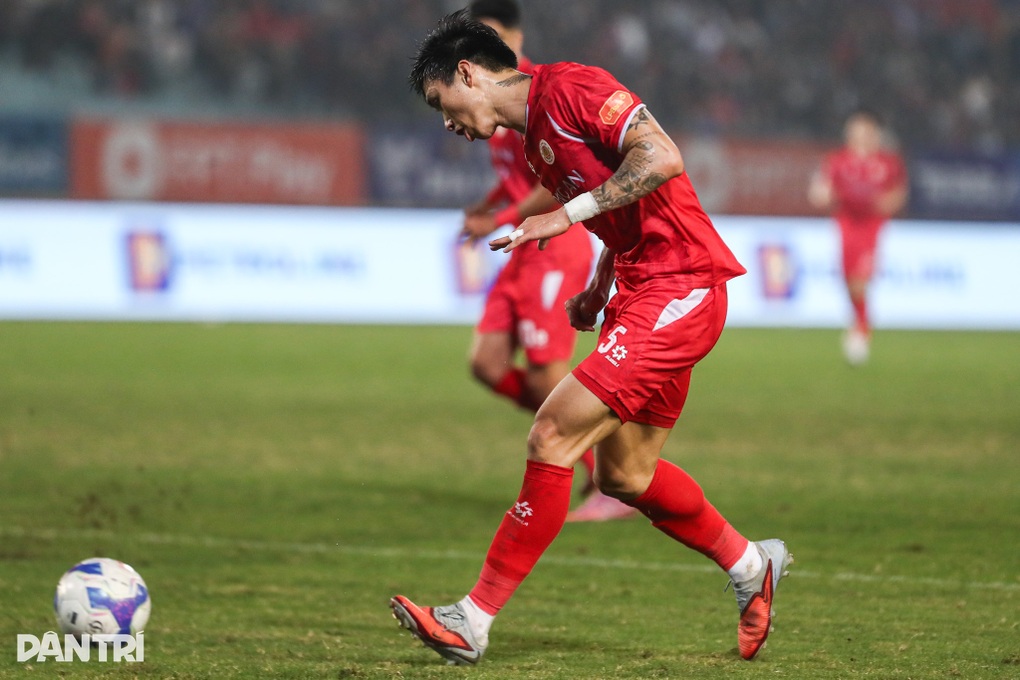 Văn Hậu ghi bàn trong ngày CLB Công an Hà Nội thắng CLB Thanh Hoá - 1