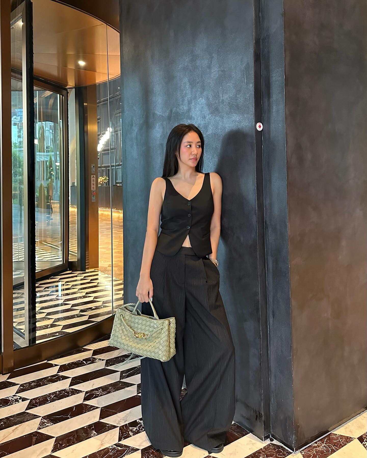 Văn Mai Hương đam mê diện đồ basic, nhưng style bộ nào cũng nổi bật- Ảnh 1.