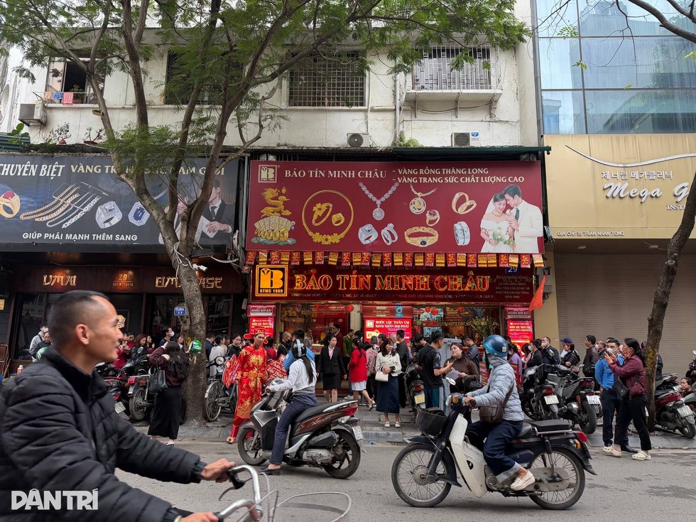 Vàng bạc mùng 7 Tết: Có loại tăng 4 triệu đồng/lượng, không lo thiếu hàng - 3