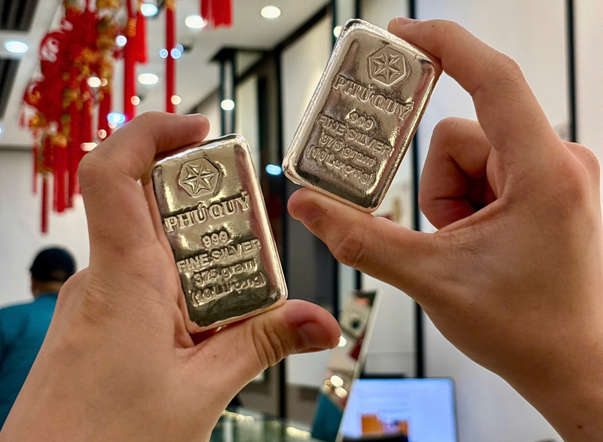 Vay tiền “đu đỉnh” vàng, người đàn ông ở Hà Nội lỗ nặng, vợ chồng cãi nhau suốt ngày- Ảnh 2.