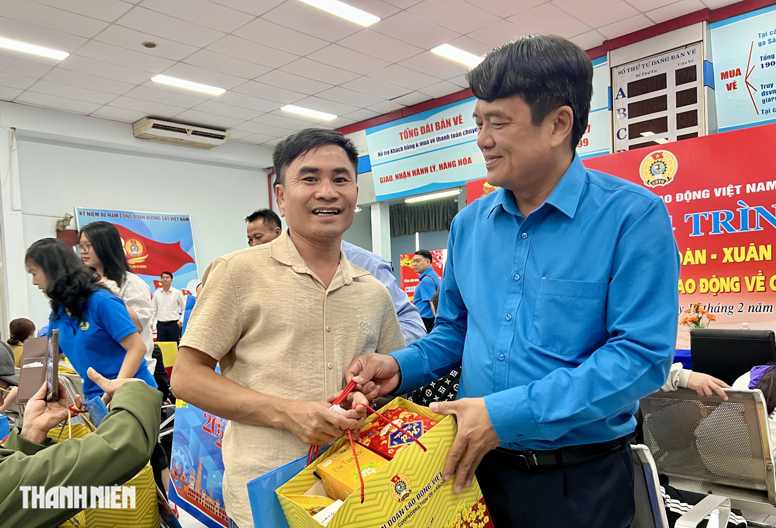 Về quê ăn tết sau 13 năm, khách xao lòng trên chuyến tàu Công đoàn 2026- Ảnh 1.