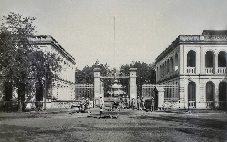 Vet tich cong thanh hon 150 nam gan cau Ba