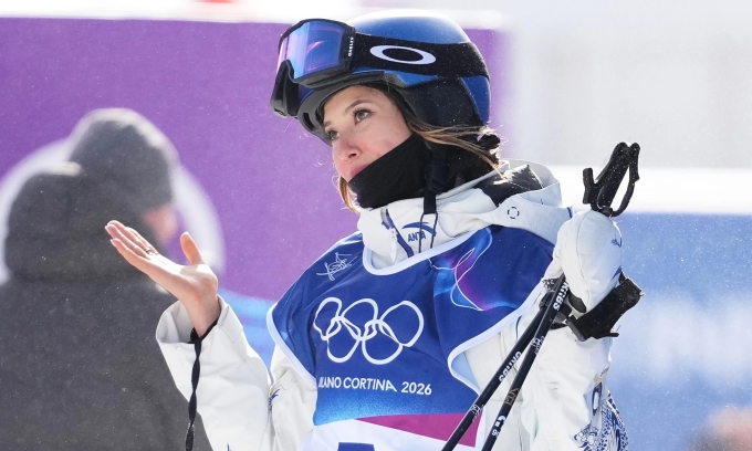 Eileen Gu cười sau bài thi cuối chung kết nội dung slopestyle, môn trượt tuyết tự do nữ, Olympic mùa Đông tại công viên tuyết Livigno, thị trấn Valtellina, vùng Lombardy, Italy ngày 9/2/2026. Ảnh: AP