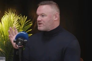 Rooney tức điên trước kẻ thích gây chú ý với MU