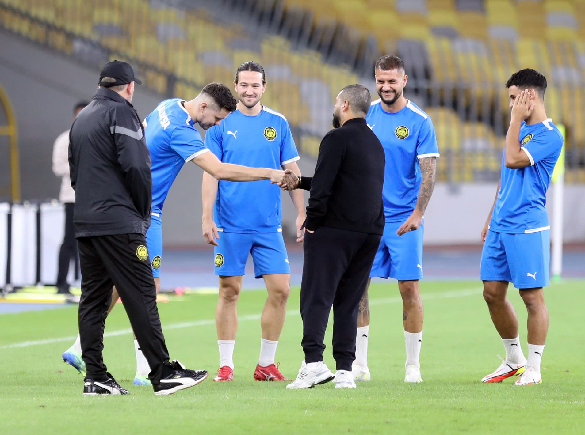 Vì sao báo hàng đầu Malaysia không hề quan tâm phát ngôn gây sốc của Tổng thư ký AFC?- Ảnh 1.