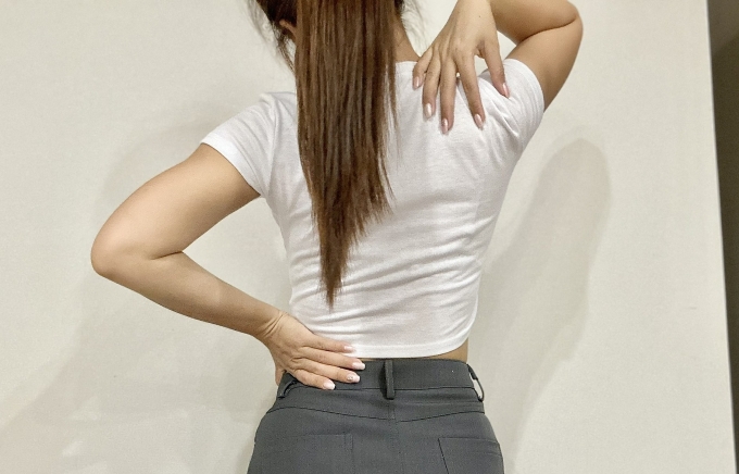 Thường xuyên sinh hoạt, vận động sai tư thế có thể gây đau lưng dai dẳng. Ảnh minh họa: Ngọc Phạm