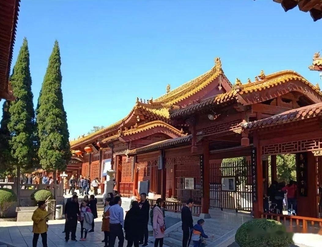 Vì sao giới trẻ Trung Quốc đổ xô đi chùa? - Ảnh 1.