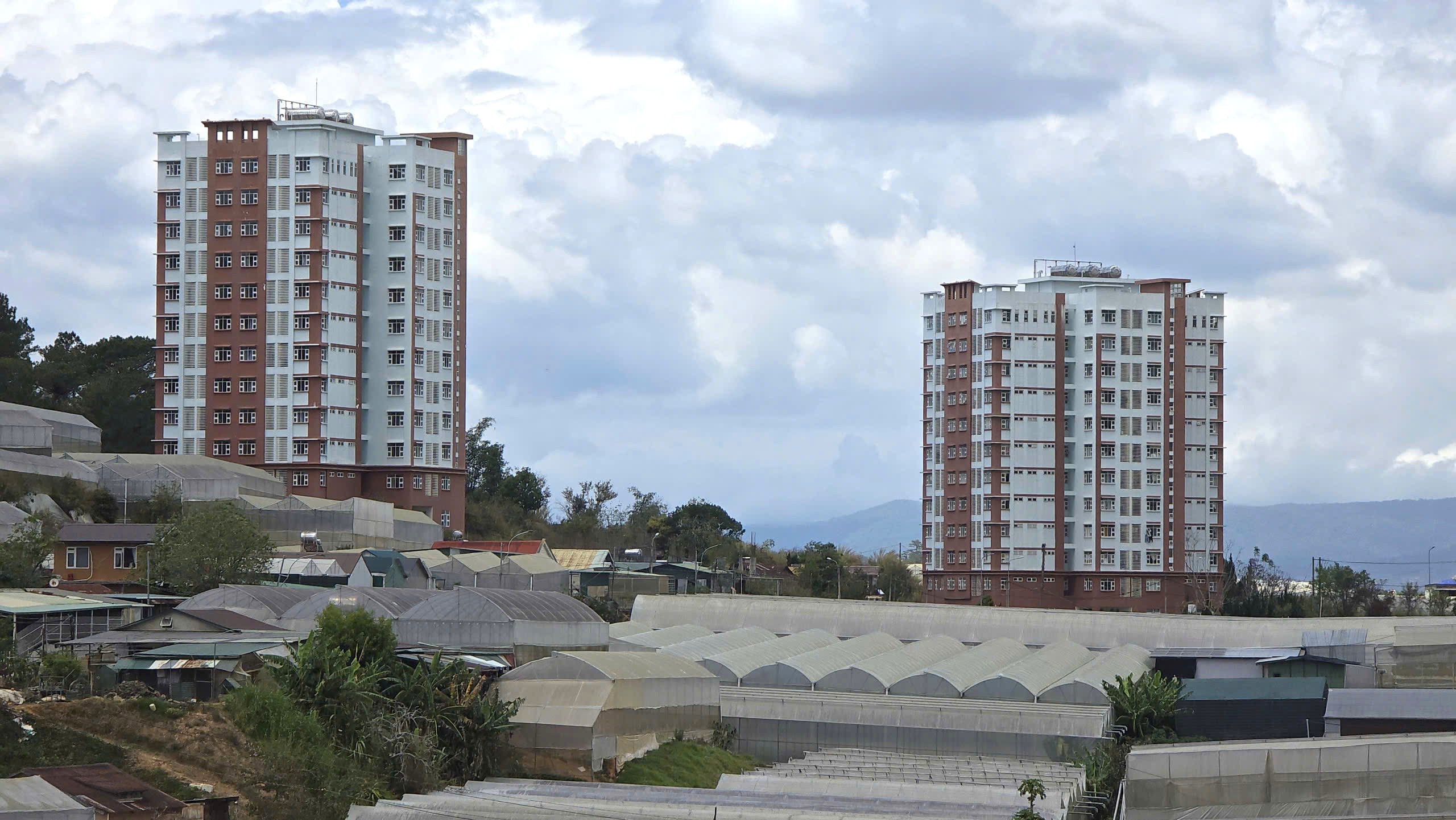 Nhà công vụ còn trống, nhiều cán bộ đến Đà Lạt vẫn thuê trọ bên ngoài- Ảnh 1. Nhà công vụ còn trống, nhiều cán bộ đến Đà Lạt vẫn thuê trọ bên ngoài- Ảnh 1.