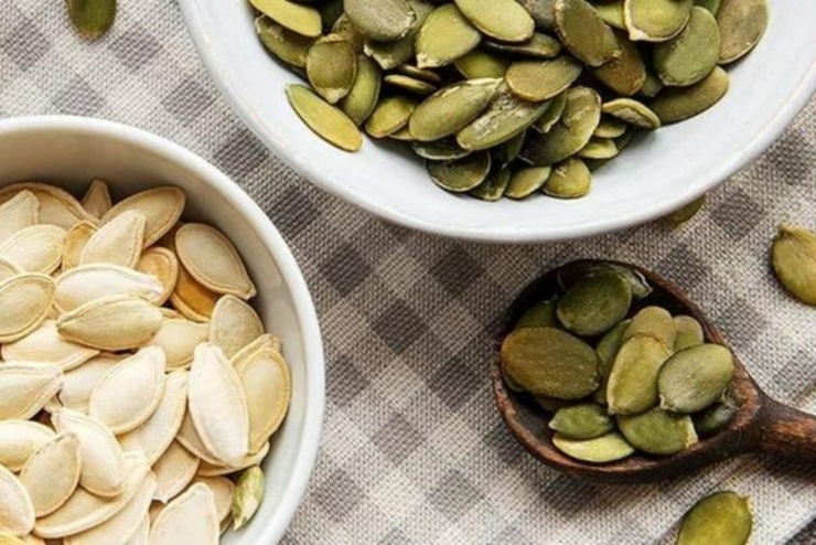 Vị thuốc đại bổ cực sẵn ở dịp Tết, ăn vào bổ não dưỡng tim, sức khỏe tăng vọt 1 Hạt bí dễ tìm lại cực tốt cho sức khỏe. (Ảnh minh họa: Tuổi Trẻ)