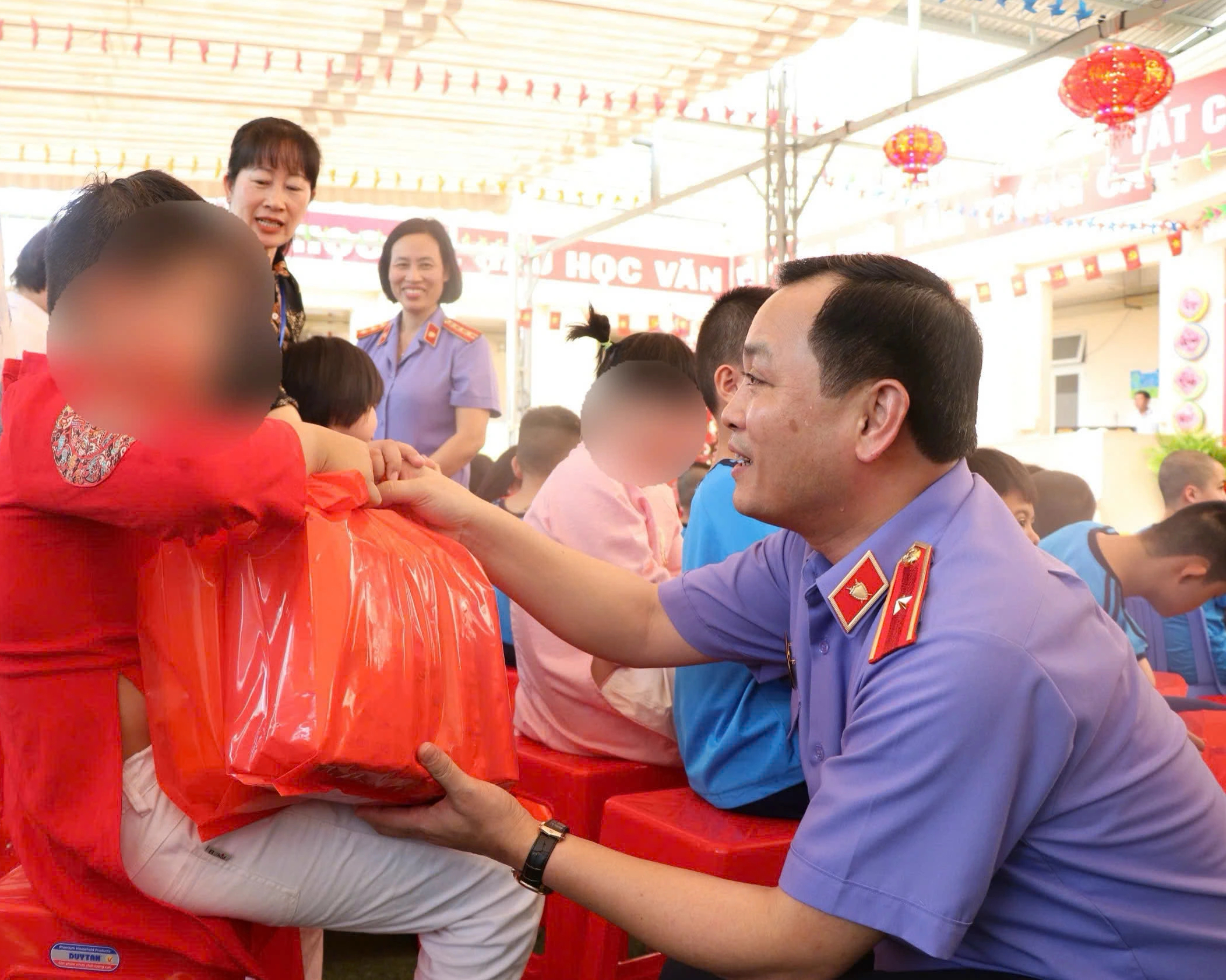 Viện KSND TP.HCM chung tay ‘vì một cái Tết ấm no’ trọn vẹn 3 Viện KSND TP.HCM chung tay ‘vì một cái Tết ấm no’ trọn vẹn - Ảnh 3.