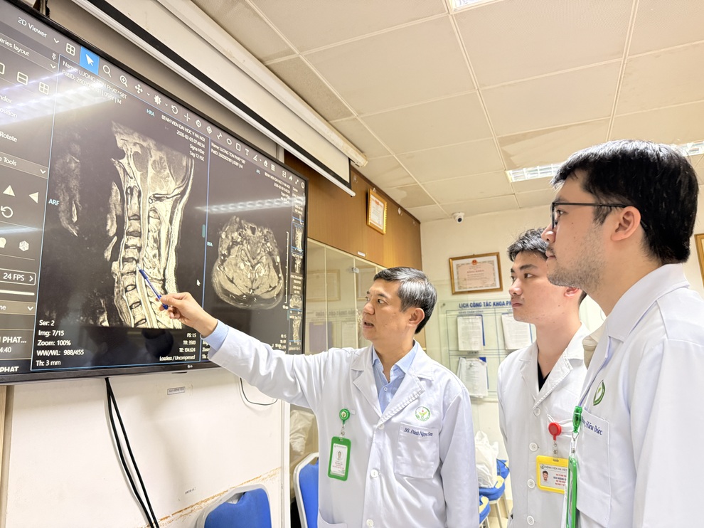 Việt kiều từ Anh về nước, vào tay bác sĩ Việt khỏi bệnh yếu liệt tăng dần - 1