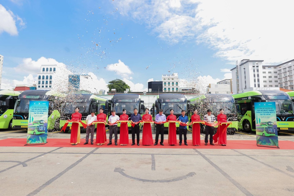 VinBus vận hành 9 tuyến buýt điện mới tại TPHCM - 1