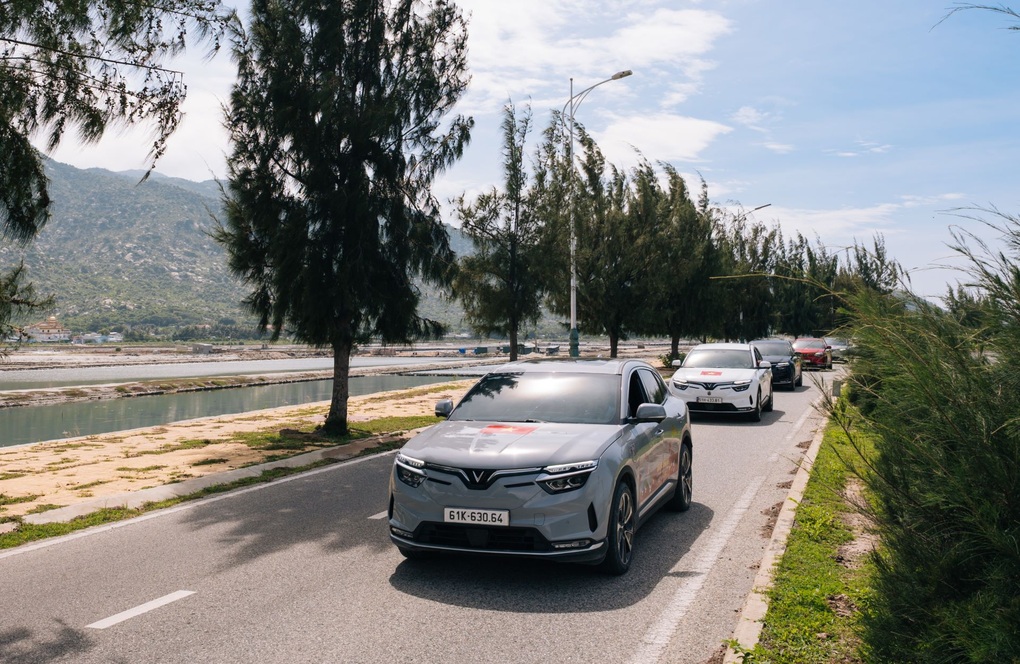 VinFast VF 8 ghi điểm ở chi phí sở hữu, vận hành, an toàn cho gia đình - 1