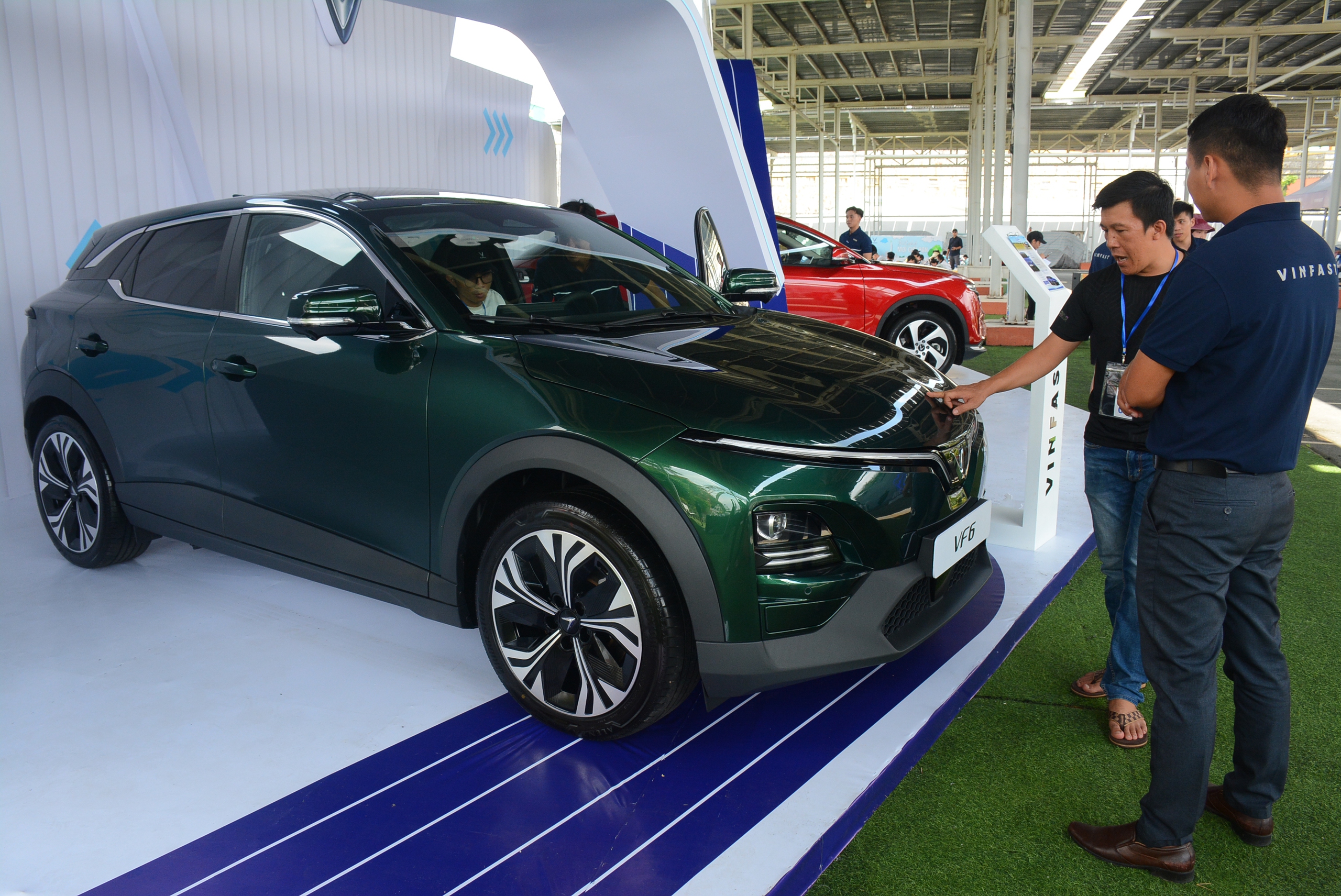 10 ô tô bán chạy nhất Việt Nam tháng 1.2026: VinFast áp đảo, Limo Green dẫn đầu - Ảnh 5.