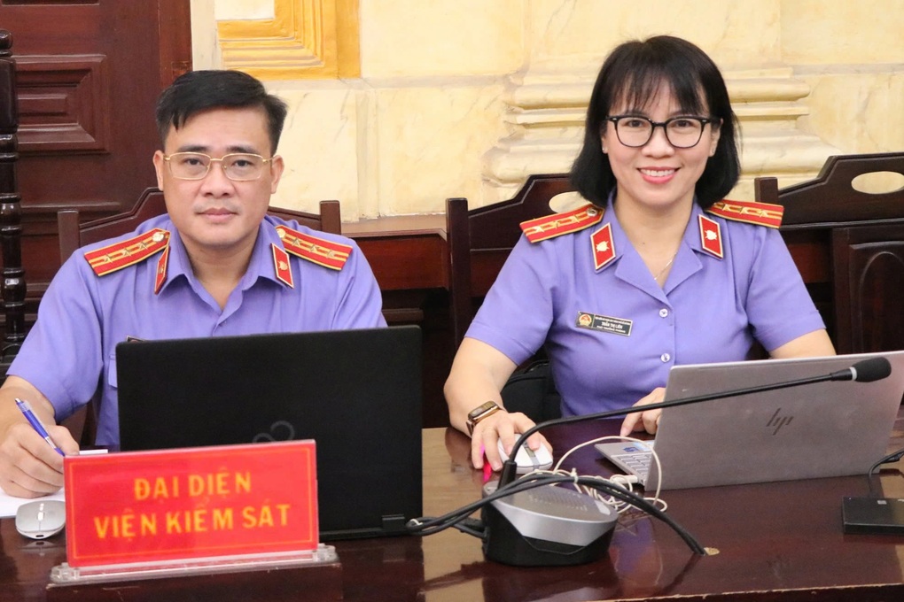 Vợ chồng đại gia ở TPHCM trốn truy nã bị đề nghị 30 năm tù - 1