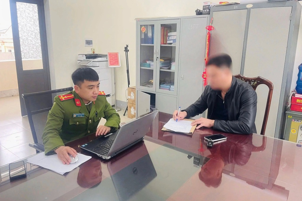 Vụ điều thêm ô tô chặn xe, khoe quan hệ: Tài xế nhận sai, thiếu ý thức - 1