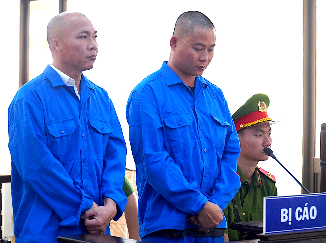 Vụ tài xế xe khách Hùng Hiếu rượt đuổi xe tải: Hai tài xế lãnh 2 năm 3 tháng tù - Ảnh 1.