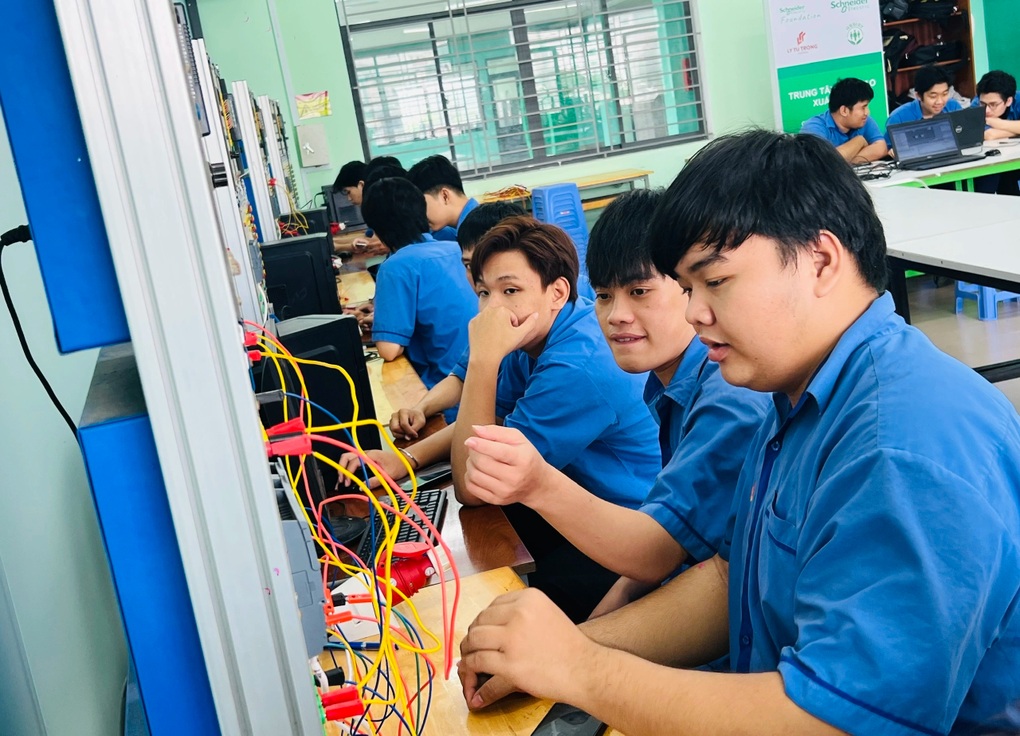 Vụ trường tạm thu 158 tỷ đồng: Còn bao nhiêu sinh viên chưa nhận lại tiền? - 1