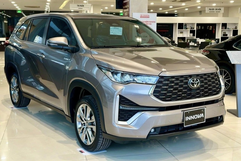 Xe hybrid bán chạy nhất Việt Nam có giá mới giảm 45 triệu đồng - 1