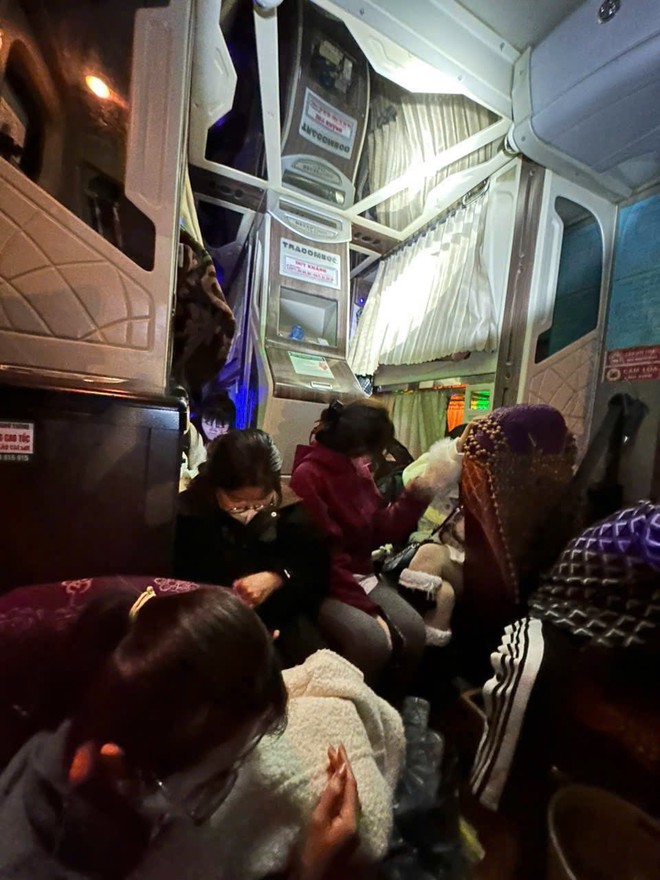 Kỷ lục: Xe khách bị phạt gần 300 triệu đồng ngày cận Tết và khung cảnh 'không thể tưởng tượng' bên trong- Ảnh 1.