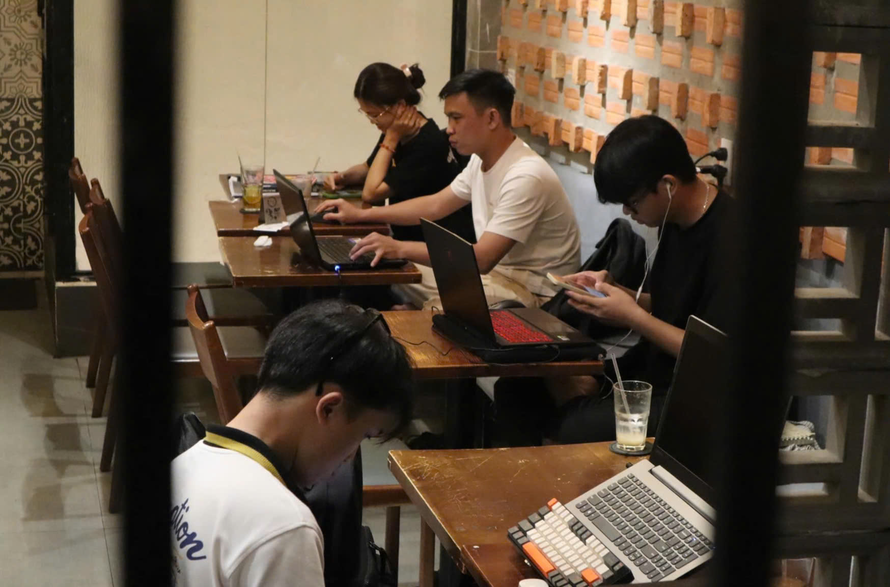 Xu hướng mưu sinh đa nghề 1 Xu hướng mưu sinh đa nghề - Ảnh 1.