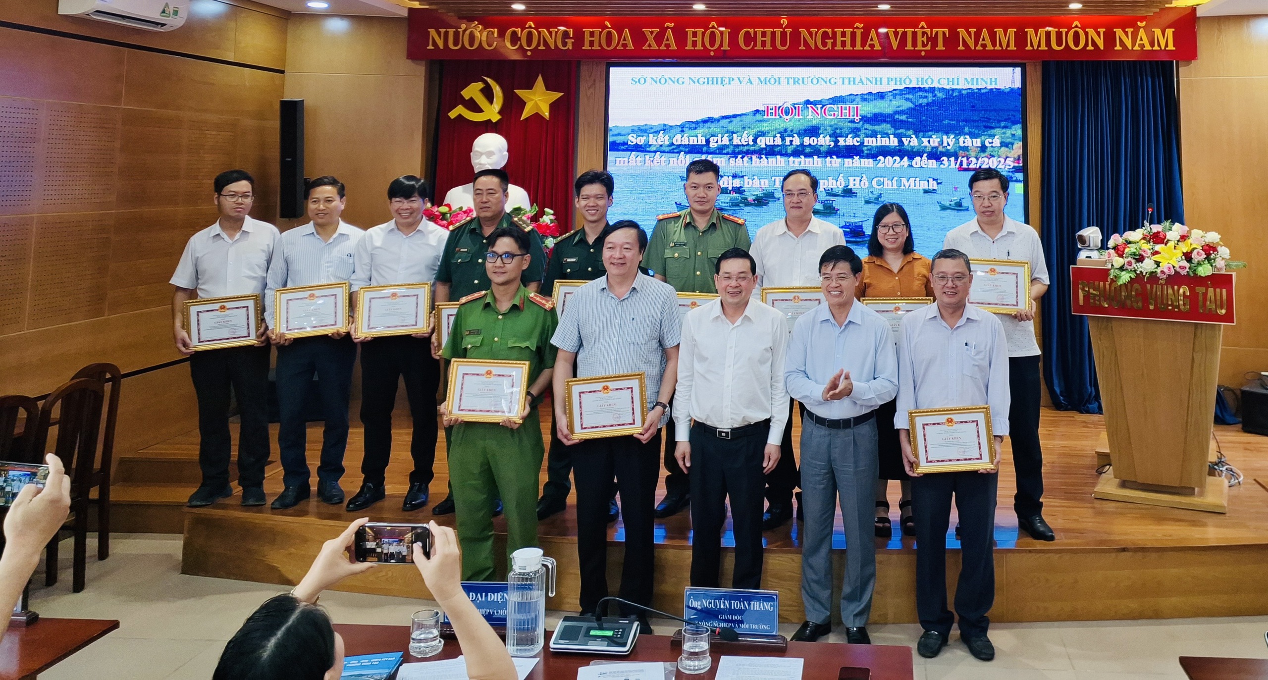 Xử lý 830 tàu cá khai thác thủy sản bất hợp pháp, không báo cáo- Ảnh 1. Xử lý 830 tàu cá khai thác thủy sản bất hợp pháp, không báo cáo- Ảnh 1.