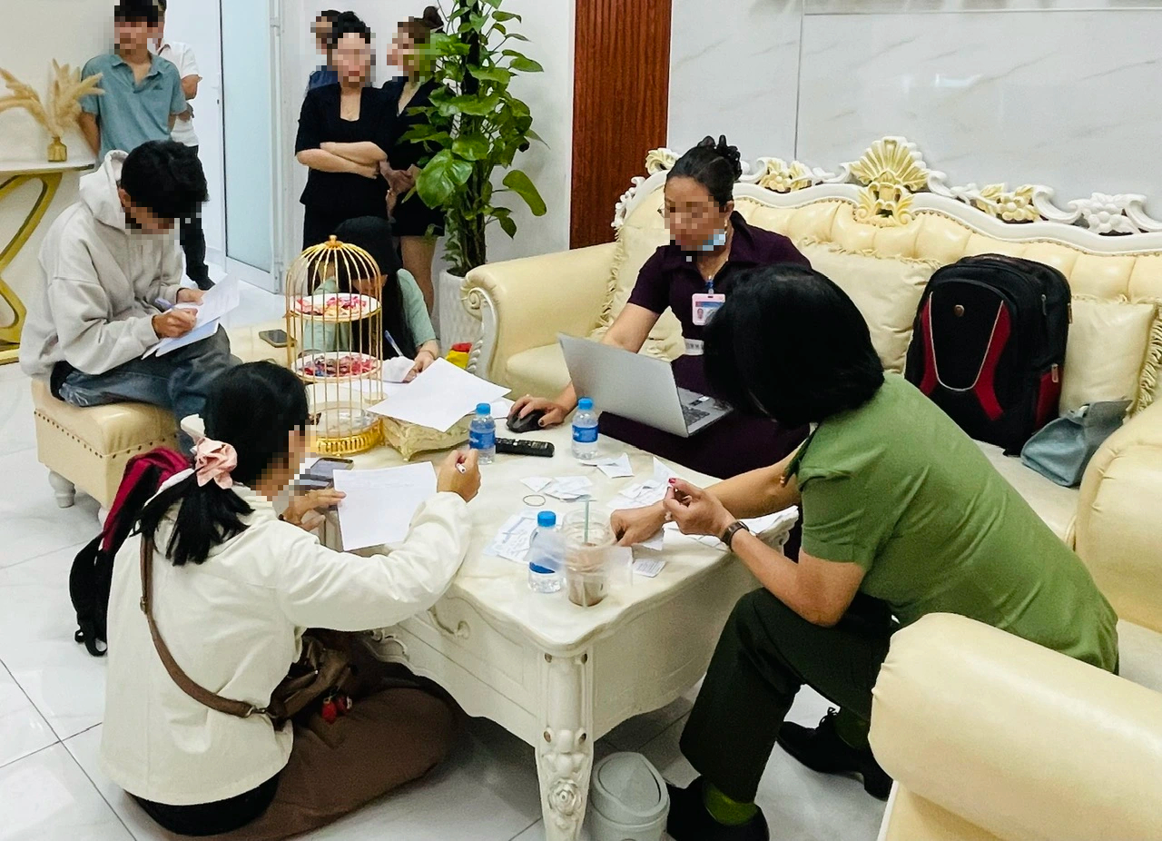 Xử phạt cơ sở thẩm mỹ hoạt động 'chui' trong chung cư ở TP.HCM - Ảnh 1.