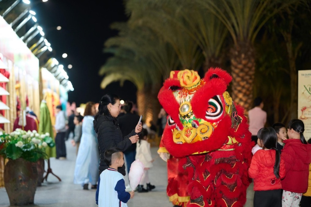 “Xuân Sen Sắc Nghệ”: Sắc xuân xứ Nghệ hòa quyện trong nhịp sống đô thị hiện đại - 1