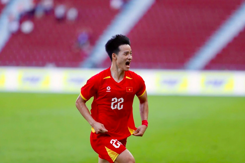 HLV Kim Sang-sik sắp công bố danh sách đội tuyển Việt Nam đấu Malaysia: Xuất hiện những ‘kép phụ’ - Ảnh 1. HLV Kim Sang-sik sắp công bố danh sách đội tuyển Việt Nam đấu Malaysia: Xuất hiện những ‘kép phụ’ - Ảnh 1.