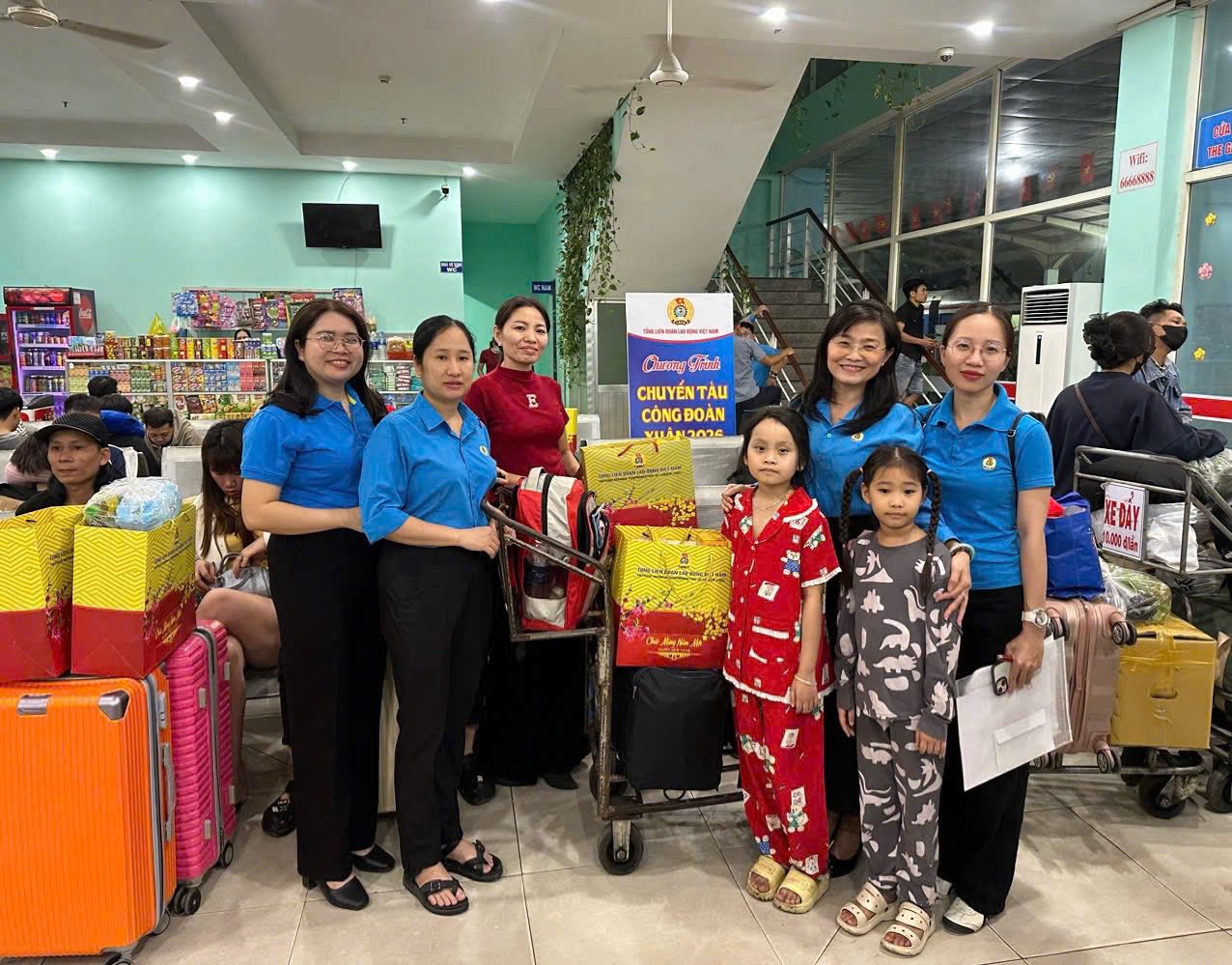 Xúc động chuyến tàu, xe Xuân chở công nhân Đồng Nai về quê - Ảnh 2.