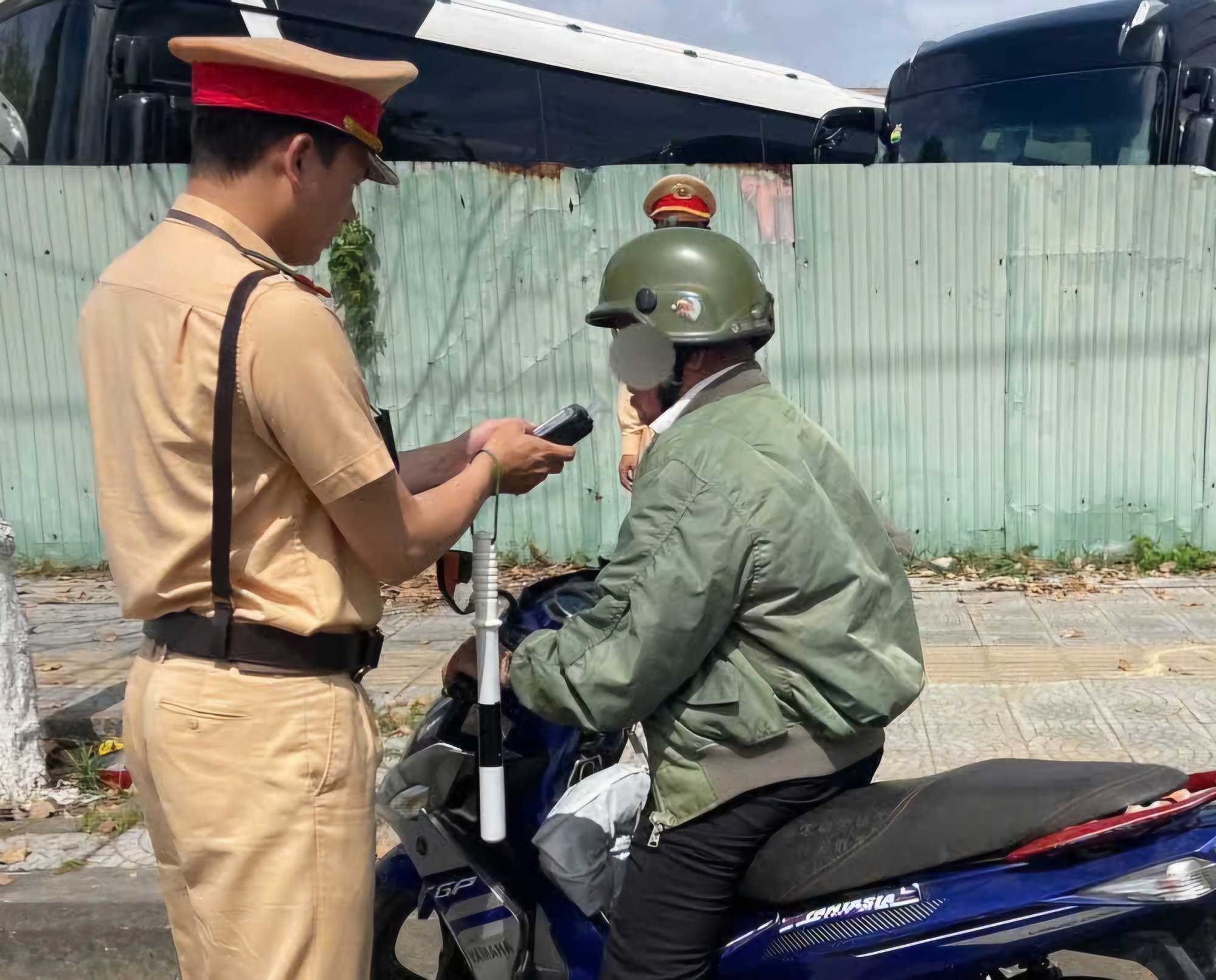 Xuyên Tết, CSGT Đà Nẵng xử lý 368 tài xế vi phạm nồng độ cồn- Ảnh 1.