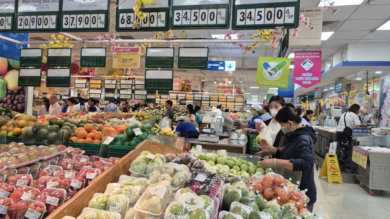 Yên tâm mua sắm hàng hóa Tết - Ảnh 1.