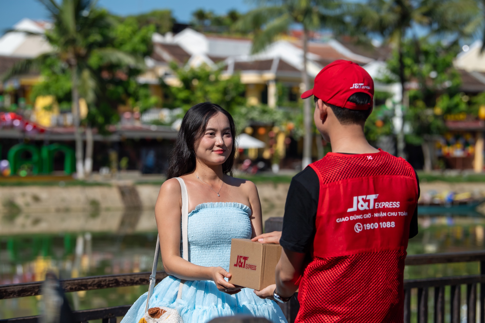 Valentine trong kỷ nguyên số: xa mặt nhưng không cách lòng chỉ với một 