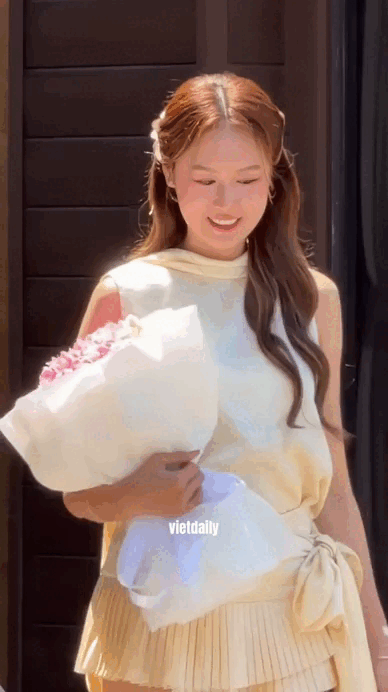 Mỹ nữ lái Porsche viral TikTok: 1 giây lướt qua cũng khiến người khác ngoái nhìn, nhận mưa lời khen vì mặc đẹp- Ảnh 1.