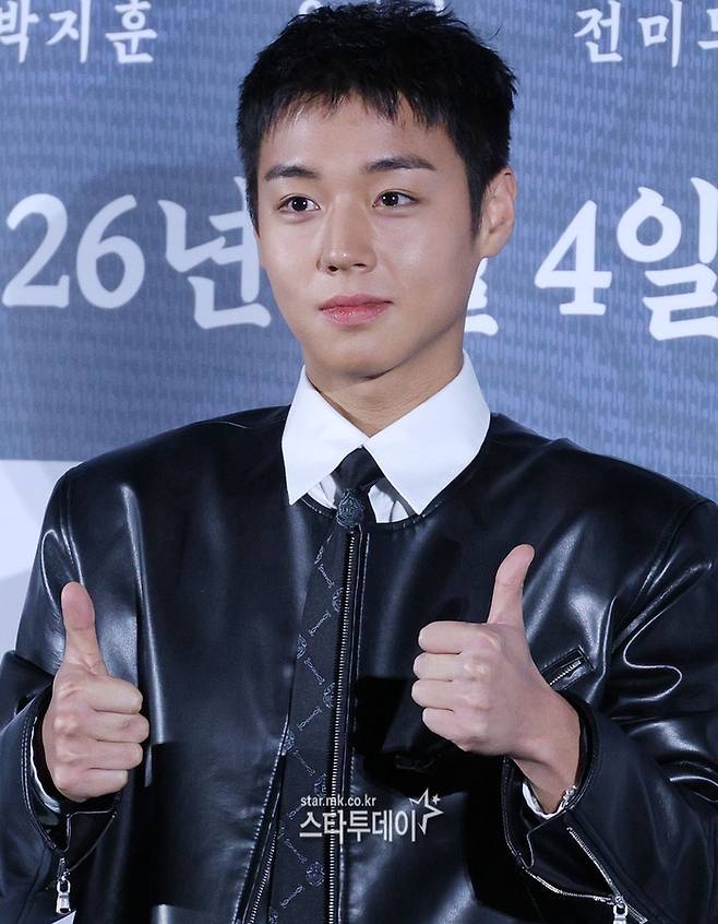 10 triệu người mê mệt phim Hàn hay đến từng giây: Nam chính diễn đỉnh của đỉnh, lập kỷ lục 12 năm chưa từng xuất hiện- Ảnh 2. 10 triệu người mê mệt phim Hàn hay đến từng giây: Nam chính diễn đỉnh của đỉnh, lập kỷ lục 12 năm chưa từng xuất hiện- Ảnh 2.