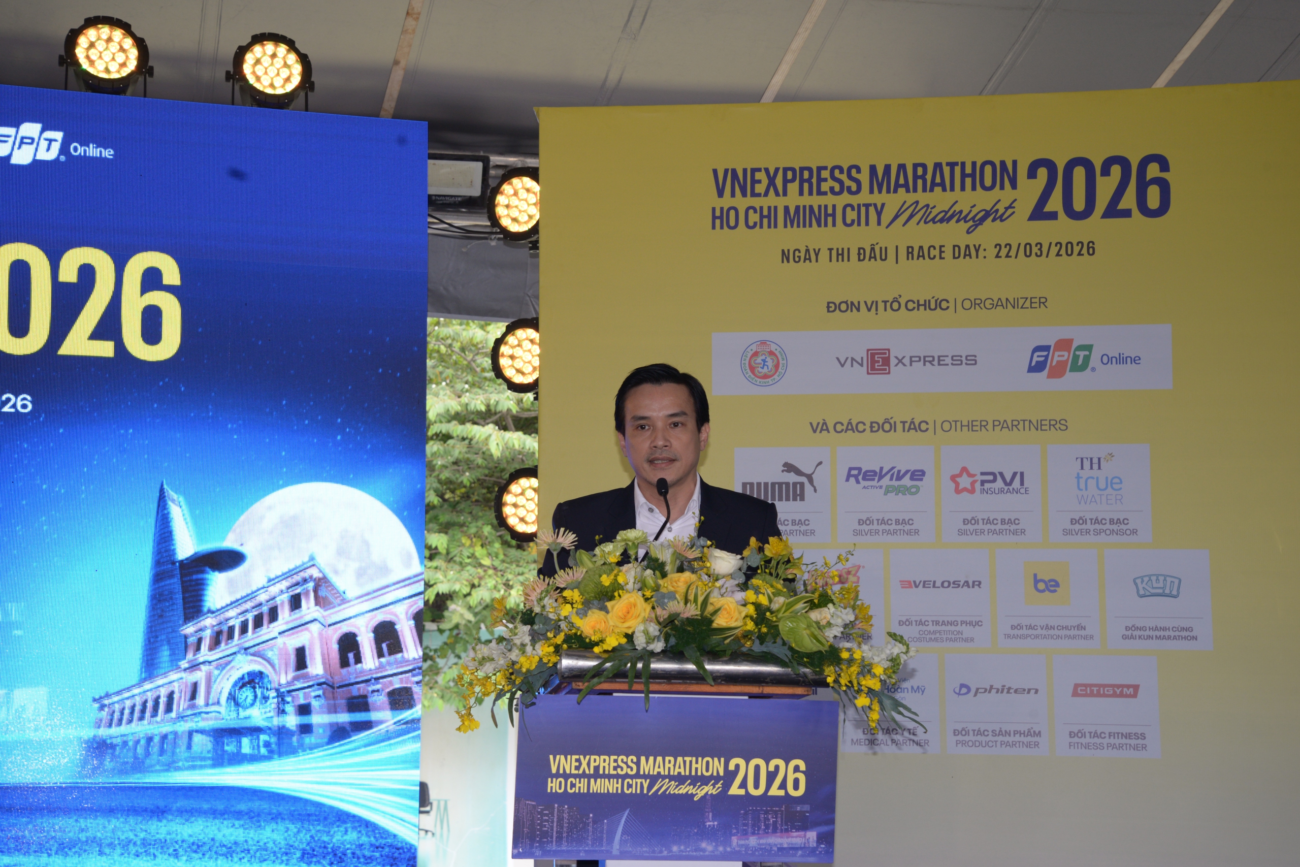 13.000 VĐV tranh tài tại giải chạy đêm TP HCM 1 13.000 VĐV tranh tài tại giải chạy đêm TP HCM - Ảnh 1.