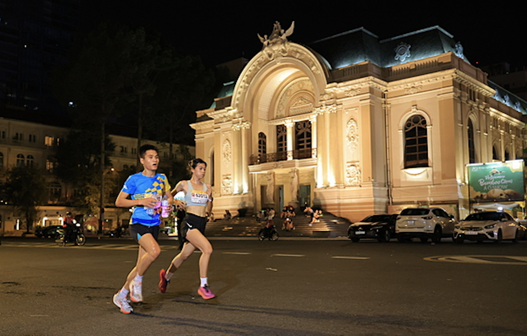 13.000 VĐV tranh tài tại giải chạy đêm TP HCM 3 13.000 VĐV tranh tài tại giải chạy đêm TP HCM - Ảnh 3.