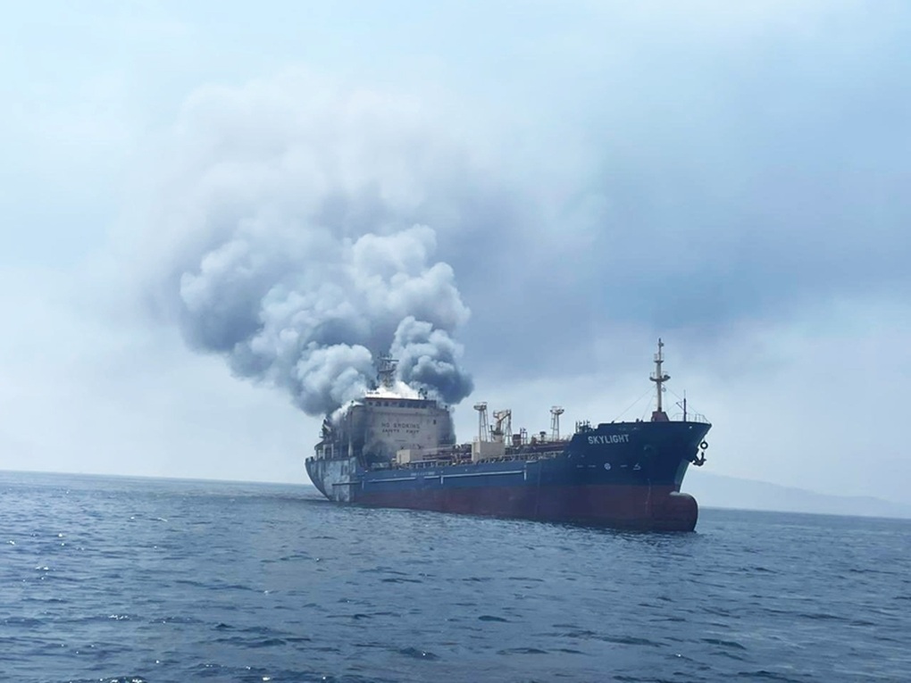 150 siêu tàu dầu kẹt cứng ở Trung Đông, chuyên gia nói gì về giá dầu? - 1