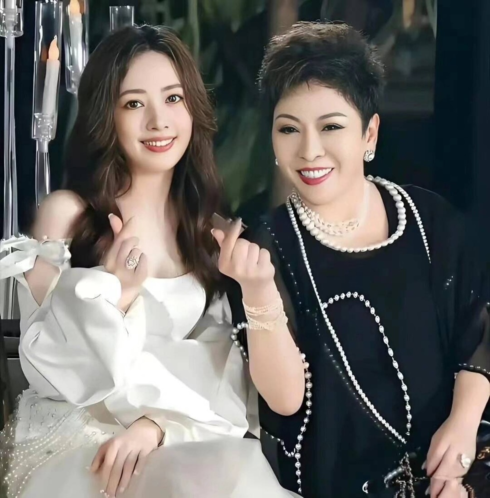 “Bông hồng lai” làm dâu hào môn, được bố mẹ chồng trao toàn bộ gia sản - 2