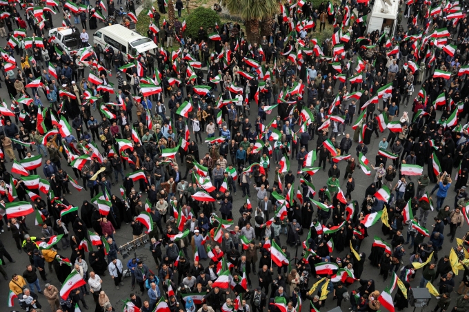 Người Iran biểu tình phản đối Mỹ, Israel tại Tehran. Ảnh: AFP