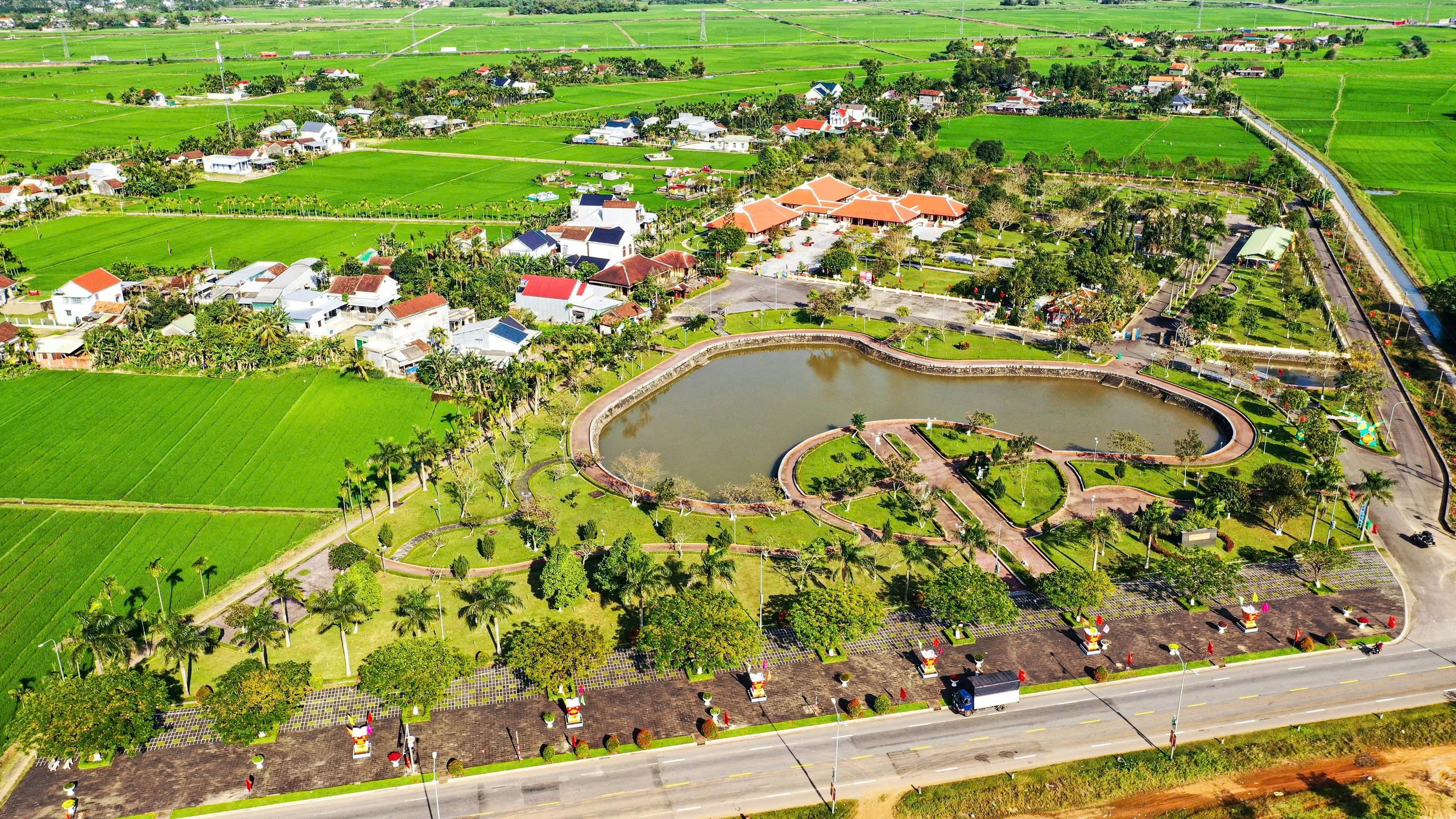 Thủ tướng Phạm Văn Đồng với Anh hùng Hồ Giáo - Ảnh 3.