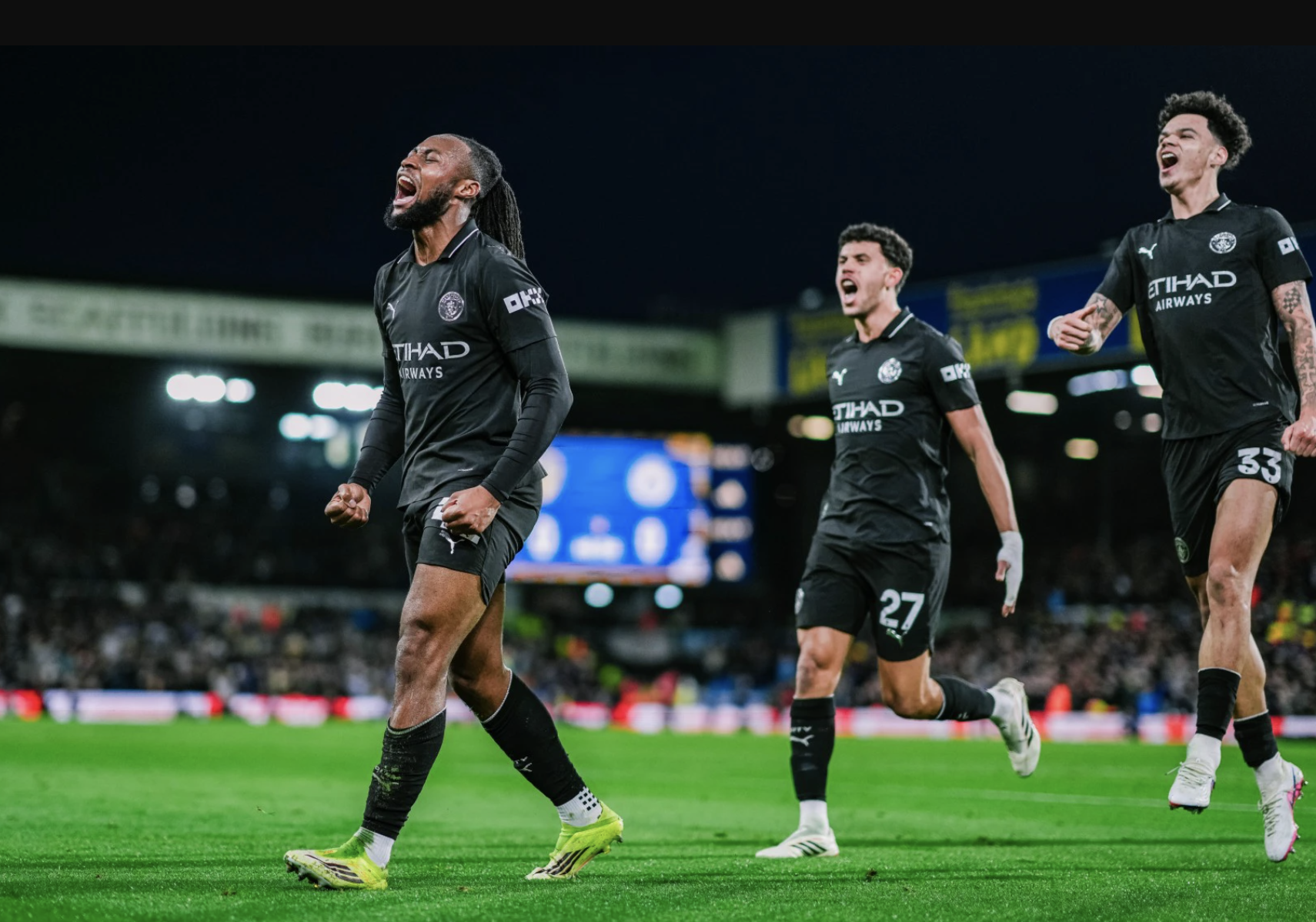 Nhọc nhằn đánh bại Leeds United, Man City bám đuổi ngôi đầu Ngoại hạng - Ảnh 3.