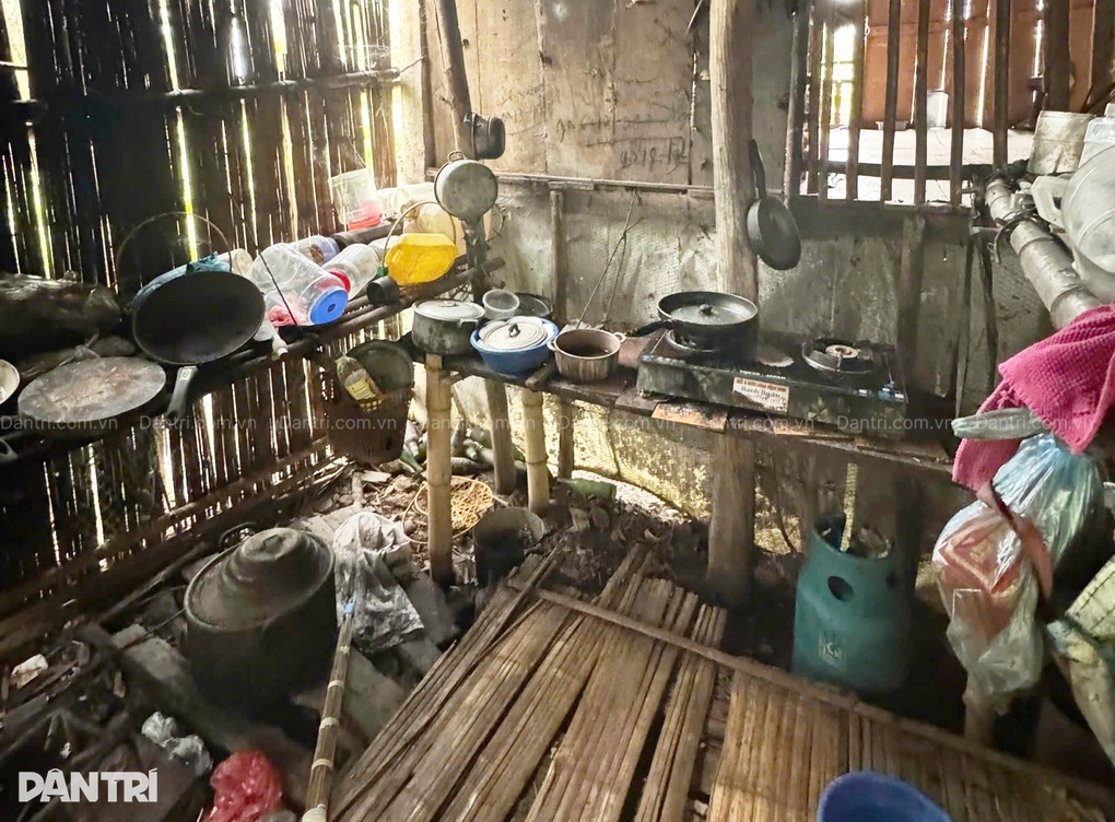 Người phụ nữ hỏng 1 mắt gồng mình nuôi chồng và con gái tâm thần - 3