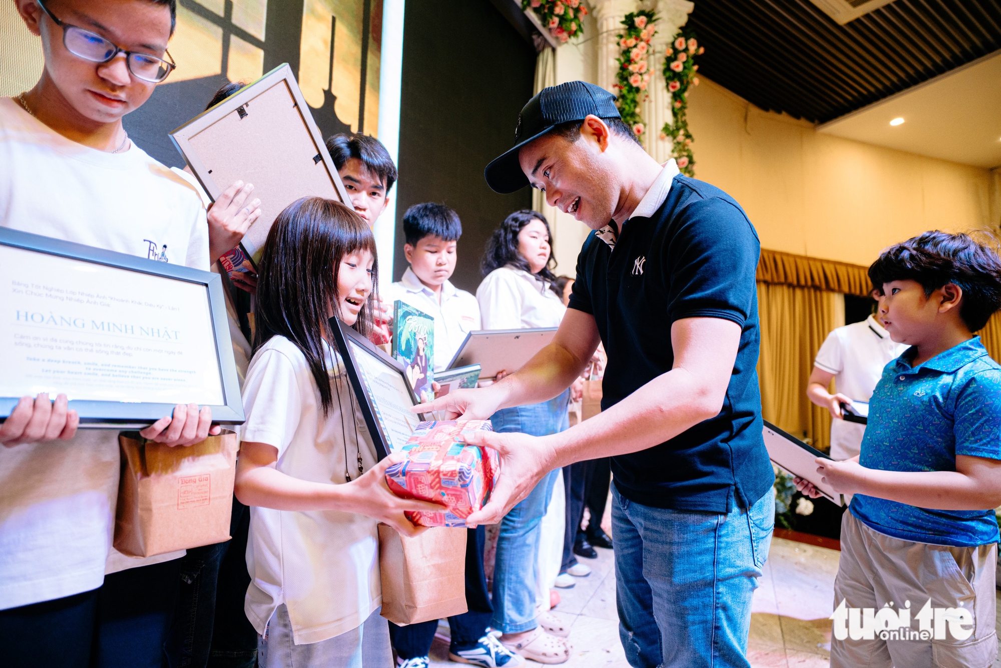 'Chiến binh nhí' từng điều trị ung thư tìm lại ước mơ qua nhiếp ảnh - Ảnh 12. Khi người lớn cùng mang lại khoảnh khắc diệu kỳ cho trẻ em khỏi bệnh ung thư - Ảnh 11.