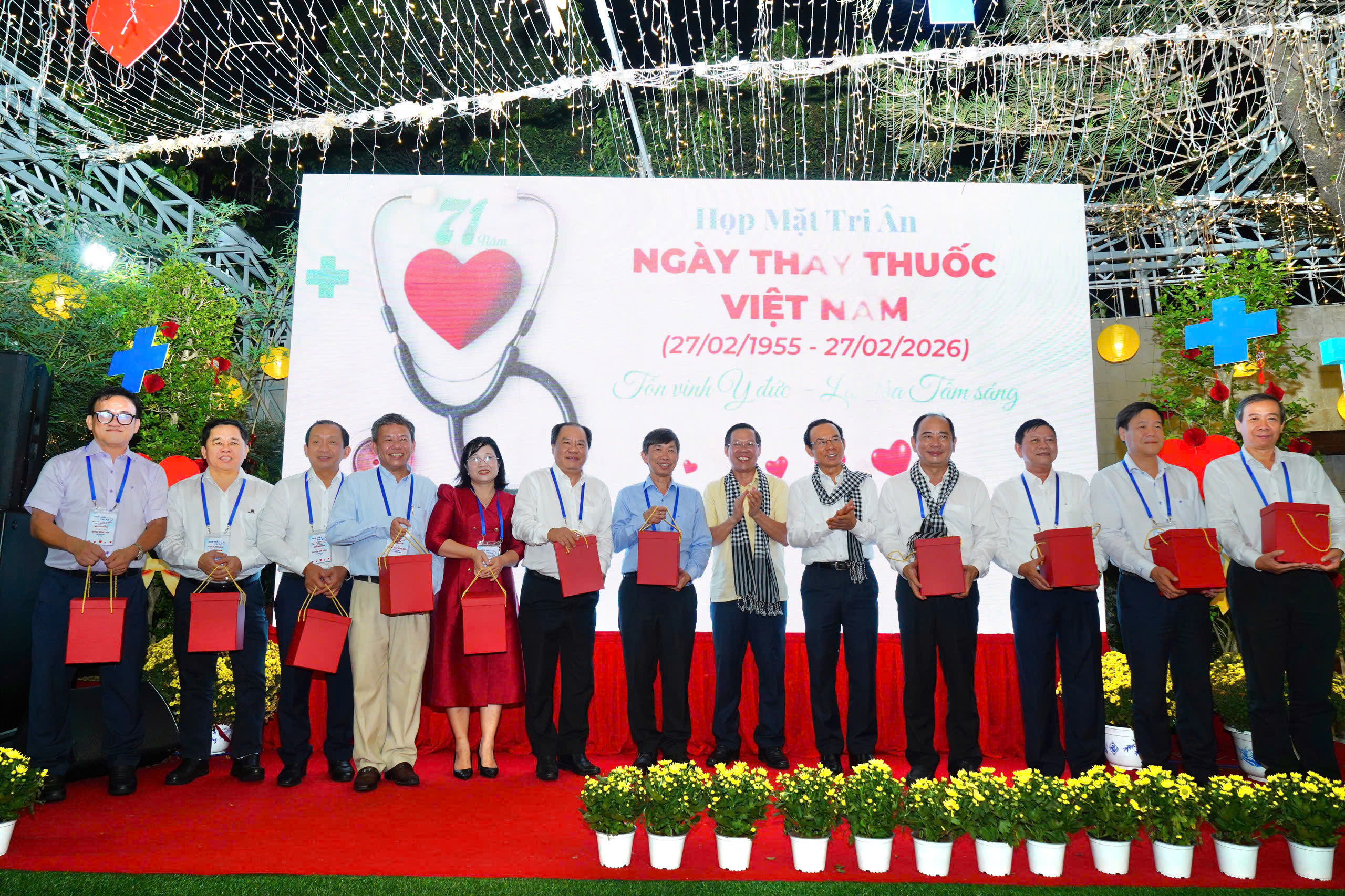 TP.HCM phát triển y tế đa tầng - đa cực - đa trung tâm, hướng đến xây dựng thành phố đáng sống 3 y tế - Ảnh 2.