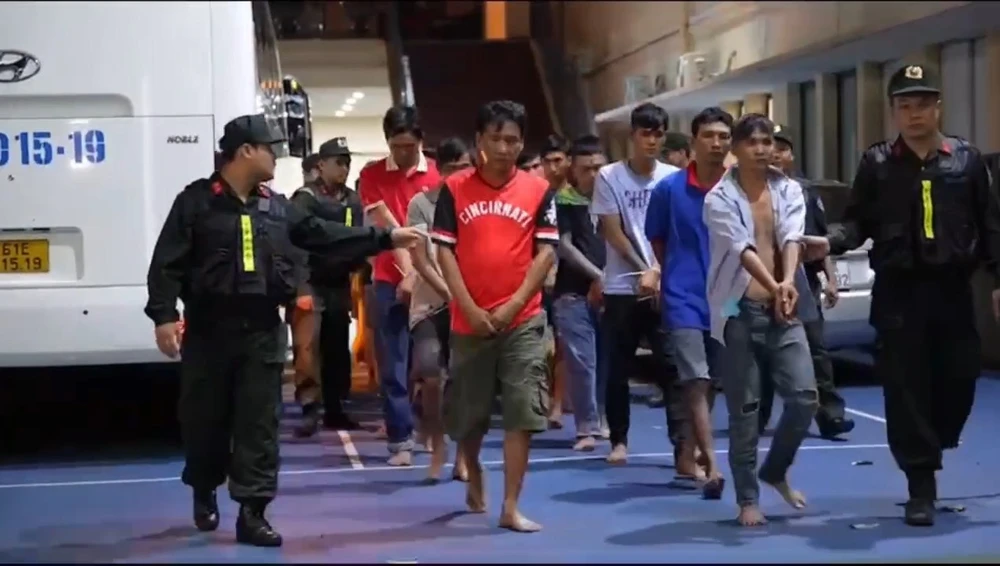 Việc liên tiếp triệt phá các tụ điểm đánh bạc thể hiện quyết tâm của Công an TP.HCM trong việc làm sạch địa bàn. Ảnh: CA 21.jpg