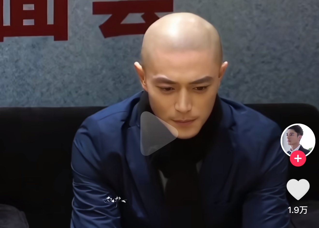 Trên đời có duy nhất 1 người cạo trọc đầu còn đẹp hơn khi có tóc, tất cả là nhờ khuôn mặt thiên tài- Ảnh 2.