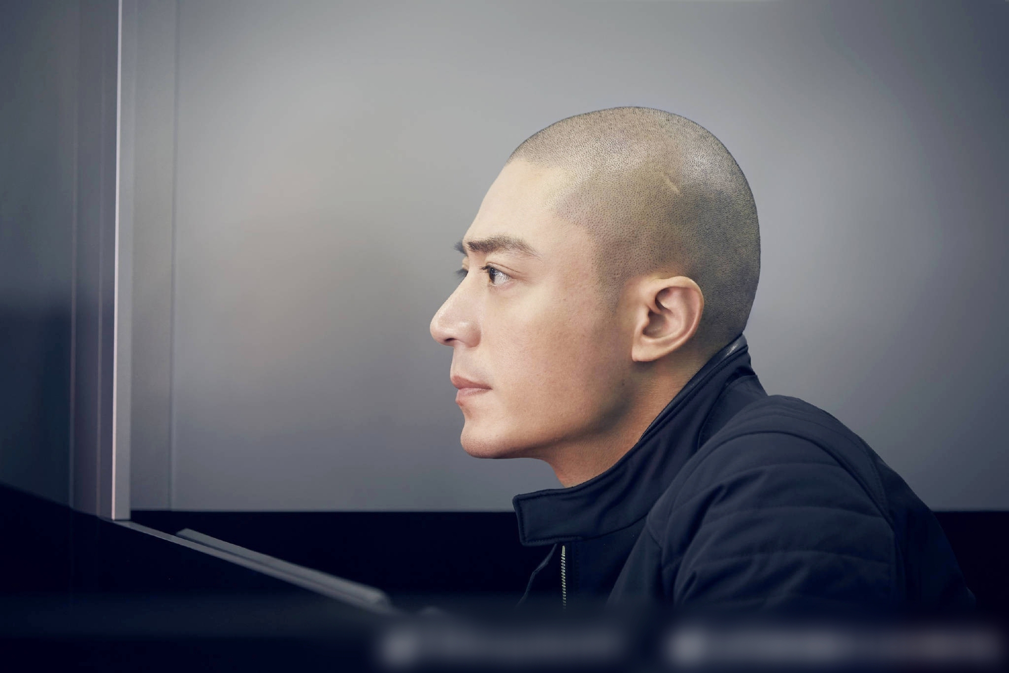 Trên đời có duy nhất 1 người cạo trọc đầu còn đẹp hơn khi có tóc, tất cả là nhờ khuôn mặt thiên tài- Ảnh 3.