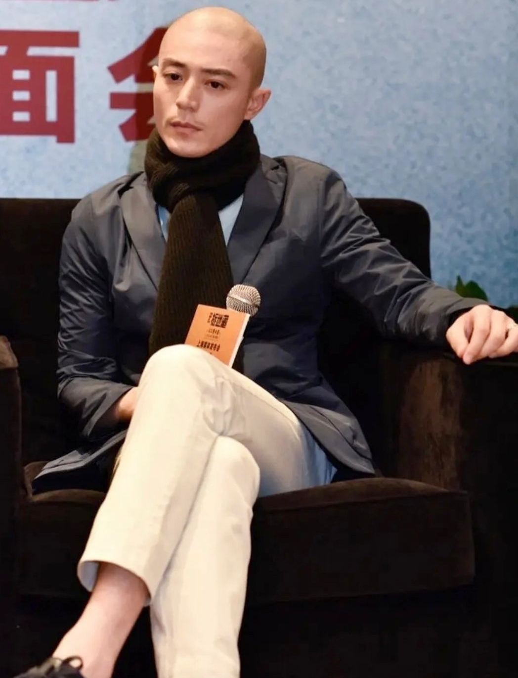 Trên đời có duy nhất 1 người cạo trọc đầu còn đẹp hơn khi có tóc, tất cả là nhờ khuôn mặt thiên tài- Ảnh 12.